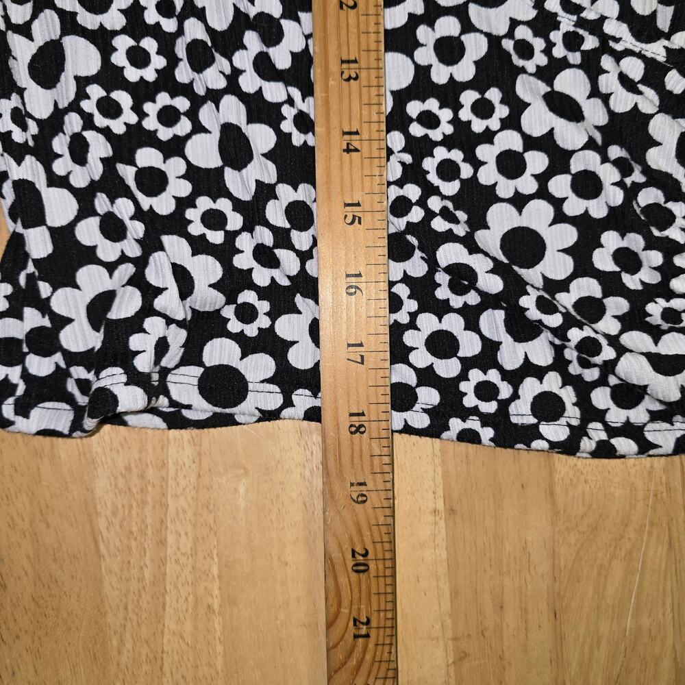 70s Style Rebellious Dreamer Flower Power Crop Top Size M Black and White - Picture 7 of 7
